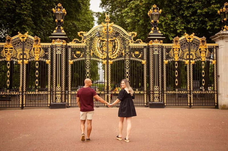 London: Private Couples Photography Session with Landmarks - Transportation and practical logistics (the one thing you must plan yourself)