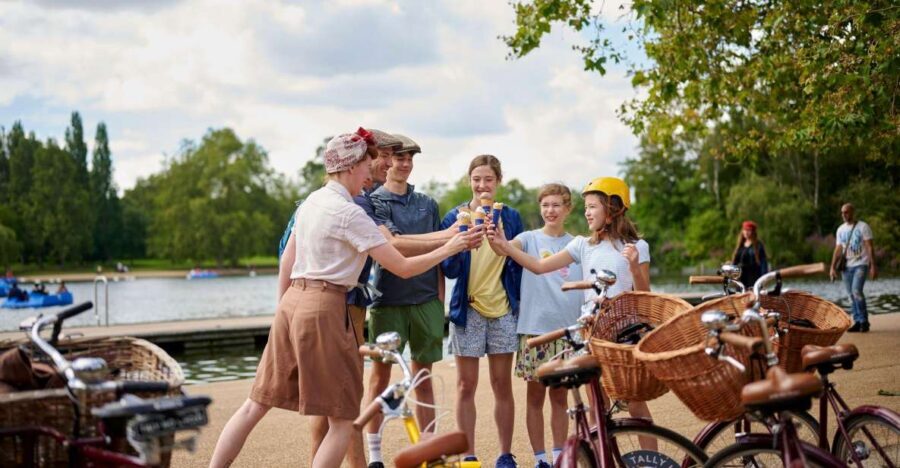 London: Private Family Guided Bike Tour with Childseats - Key highlights worth planning around