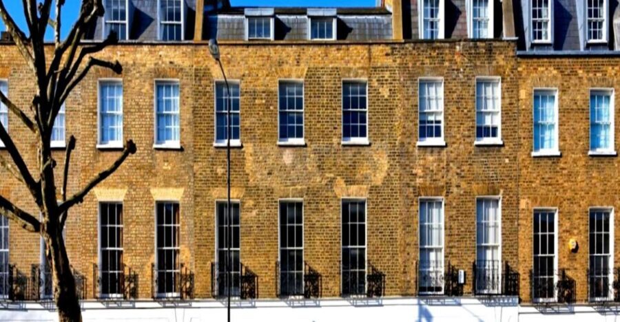 London Private Jewish History, Synagogues and Holocaust Tour - Bevis Marks Synagogue: Sephardic roots since 1701 (from the outside)