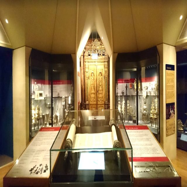 London Private Jewish History, Synagogues and Holocaust Tour - Logistics that matter: walking distance, uneven steps, and weather