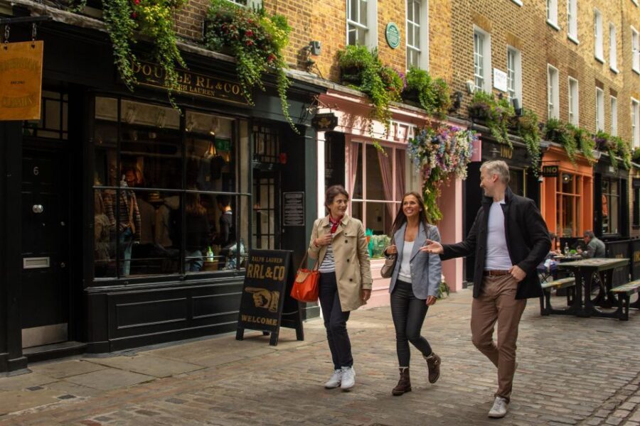 London: Private Personalized Tour with a Local Host - Your Day in London Starts With the Person Holding the Leash