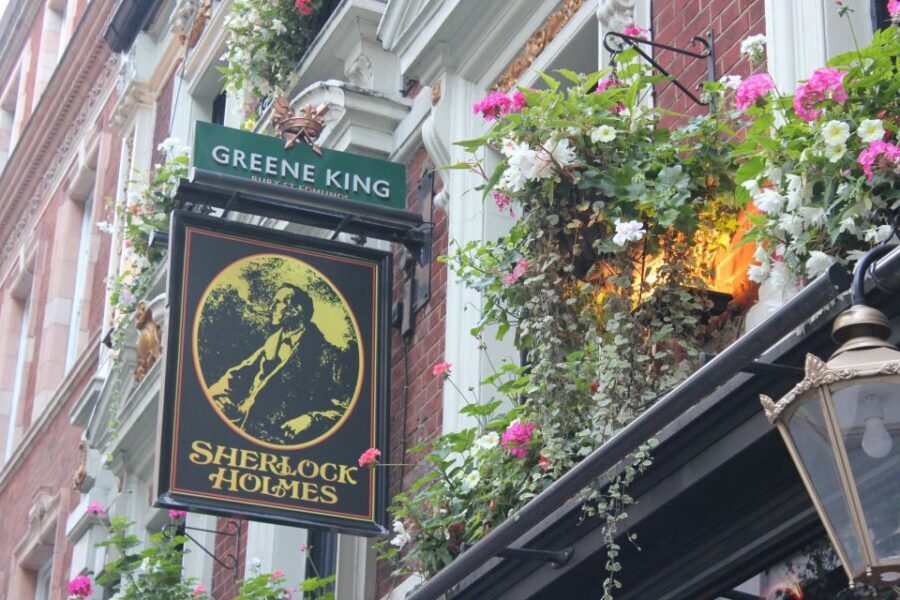London: Private Pub Tour - How the guide keeps the pace lively without feeling frantic