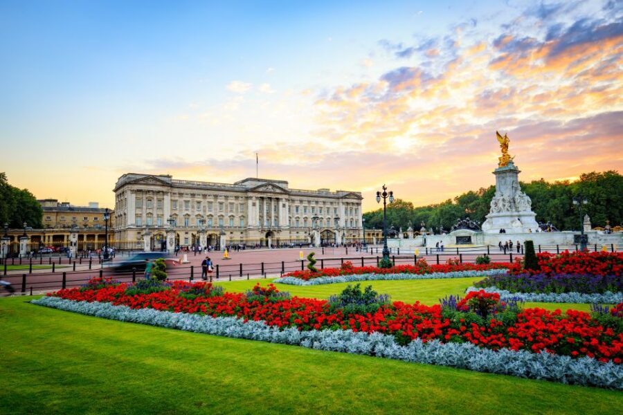 London: Private Royal Tour with Changing of the Guard - Westminster in a private Mercedes: the quick tour that actually makes sense