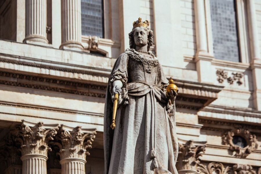 London: Private Tour with Locals – Highlights & Hidden Gems - What you’ll learn from a local expert (and why it matters)