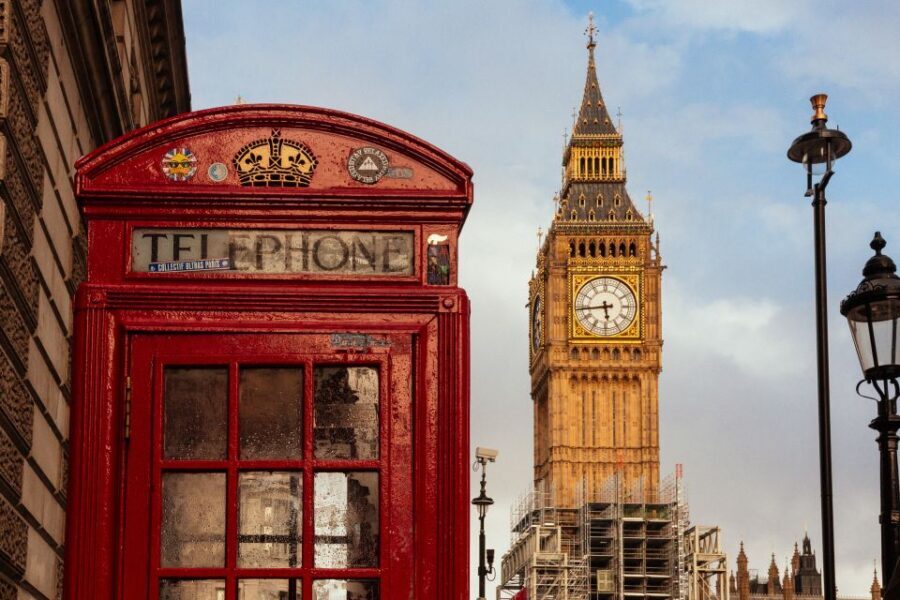 London: Private Tour with Locals – Highlights & Hidden Gems - Meeting point near St. Paul’s: easy to find, easy to start