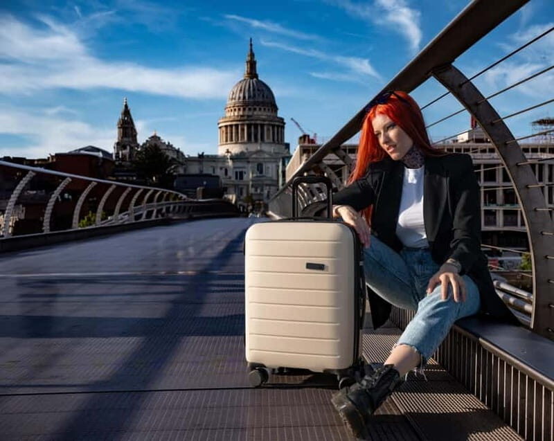 London: Private travel vacation photoshoot -Romantic Special - Beyond the main landmarks: how your photographer builds variety
