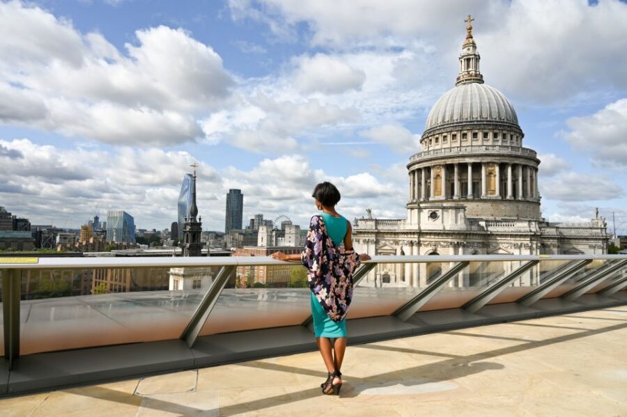 London: Professional Private Photoshoot and Edited Photos - The River Thames and City of London angles