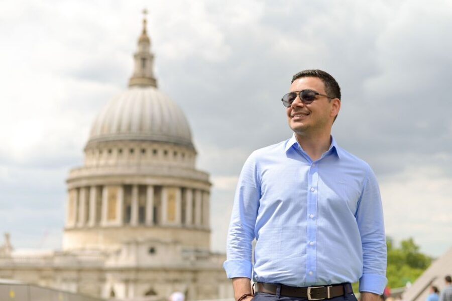 London: Professional Private Photoshoot and Edited Photos - What you get: 30–40 edited high-resolution photos in 48 hours
