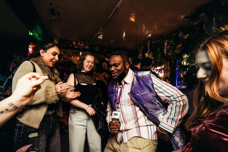 London Pub Crawl: Ultimate Central London Night Out - Meet People the Easy Way: Hosts, Shared Stops, and West End Social Energy