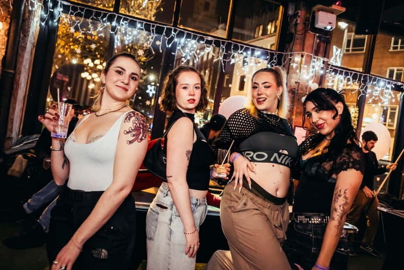 London Pub Crawl: Ultimate Central London Night Out - Photo and Memory Factor: Why a Photographer Changes the Feel