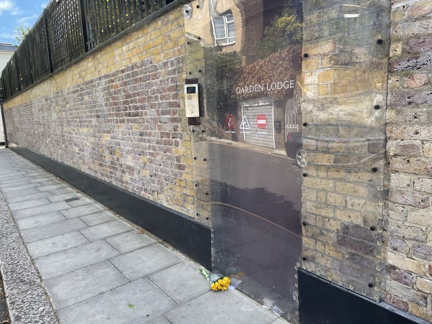 London: "Queen" Highlights Walking Tour - Price and value: what $22 buys you in 2.5 hours