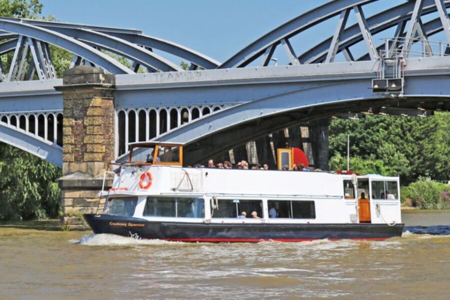 London: Richmond to Hampton Court River Thames Cruise - Boarding at Richmond Landing Stage: Quick, Straightforward, and River-Facing
