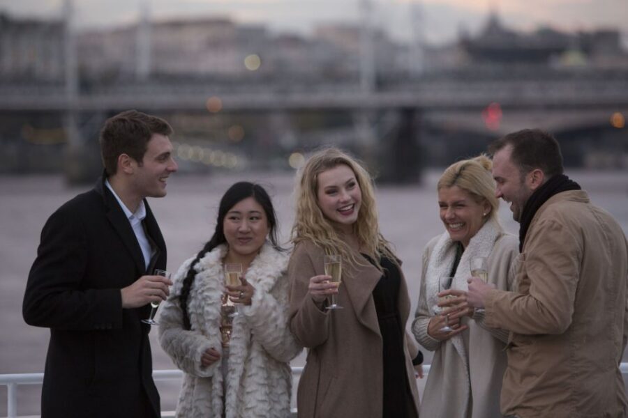 London: River Thames Evening Cruise with Bubbly and Canapés - London Eye and Parliament lights: what you’ll actually notice (and what you won’t)