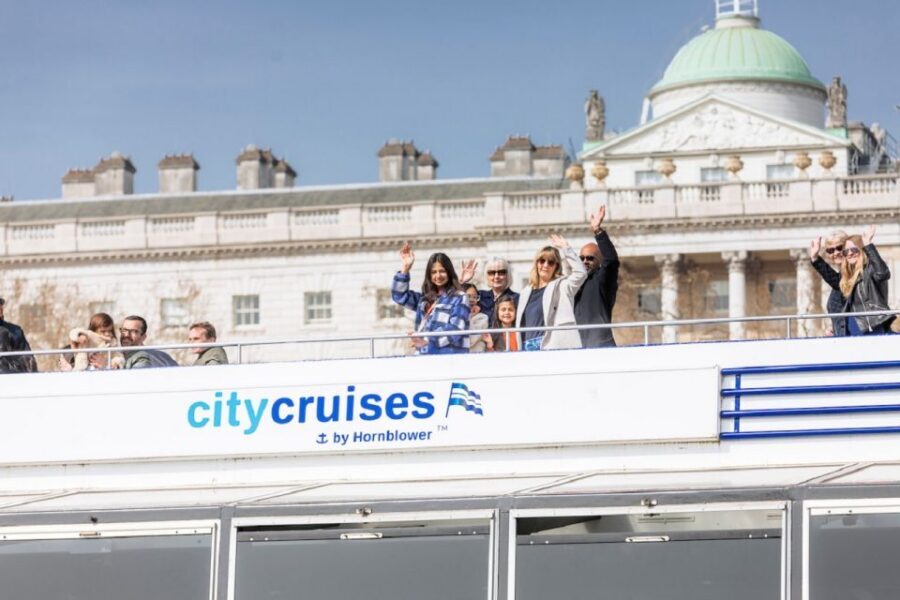 London: River Thames Hop-On Hop-Off Sightseeing Cruise - On-Board Commentary and Refreshments: Where the Cruise Gets Personality