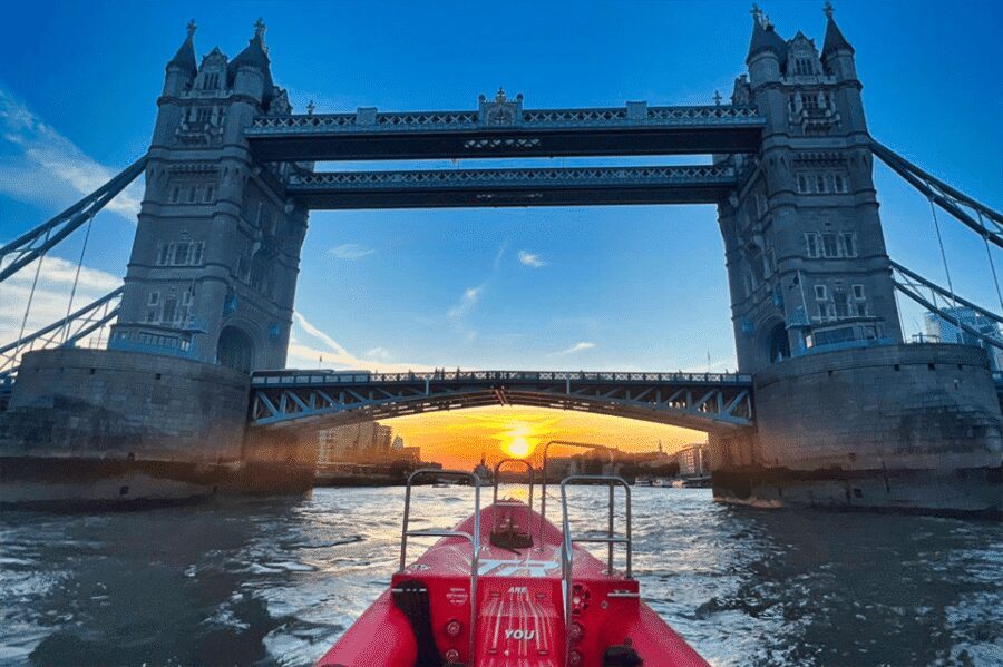 London: River Thames Sunset Speedboat Experience with Drink - The live guide: humor, banter, and commentary you can actually follow