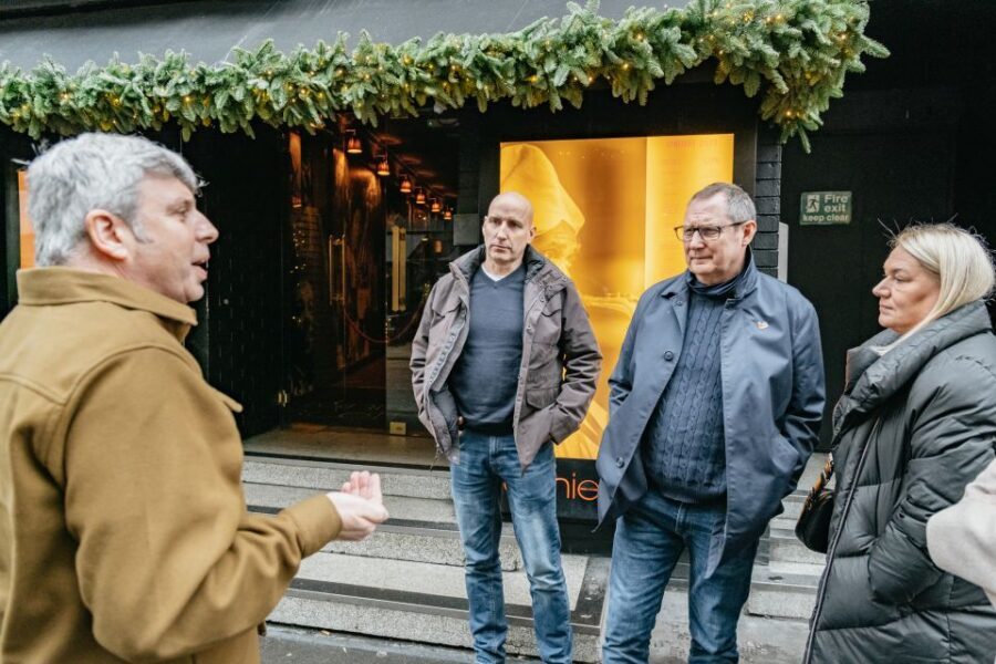 London: Rock and Roll Taxi Tour - The glass-roof black cab: why the vehicle matters here