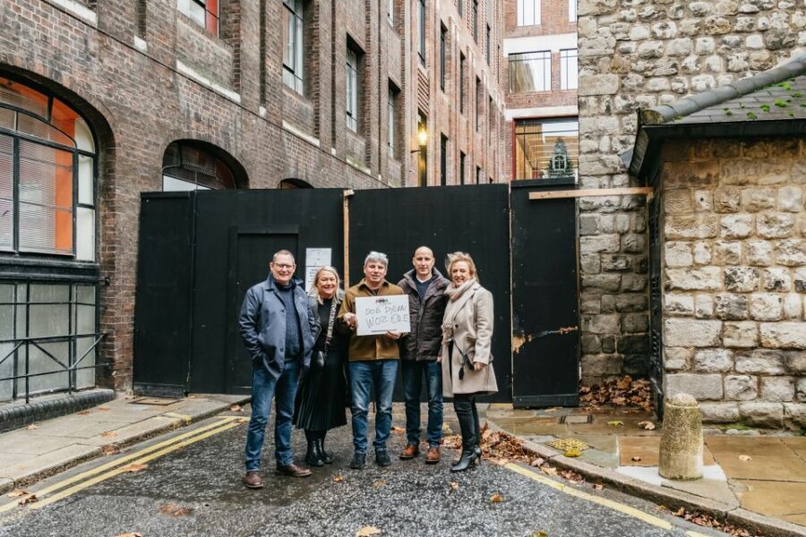 London: Rock and Roll Taxi Tour - Holland Park and the Jimmy Page home area: iconic without the museum crowds