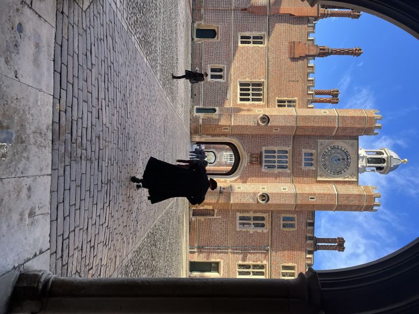 London: Royal Hampton Court Guided Tour with Afternoon Tea - Sunken gardens and the Tudor kitchens: where the palace feels real