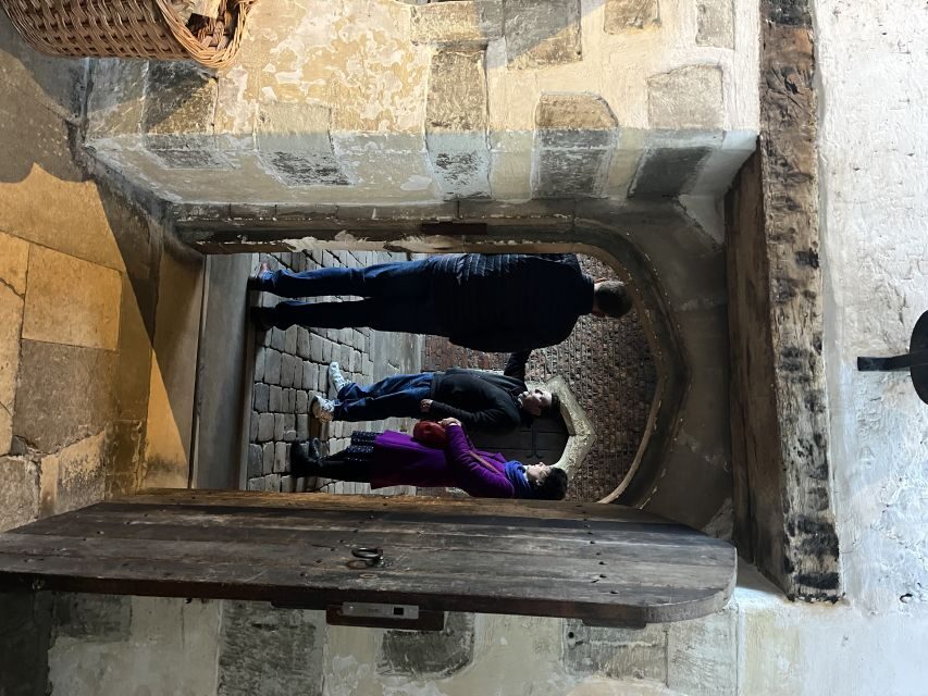 London: Royal Hampton Court Guided Tour with Afternoon Tea - Audio guide and languages: how to make the tour work for your group