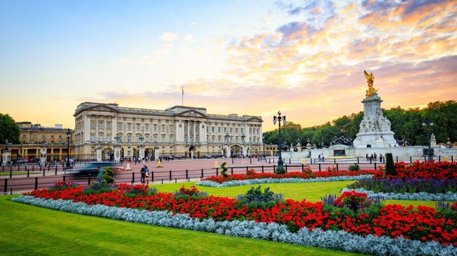 London: Royal London Tour - Meet at Victoria Coach Station and start with an easy win