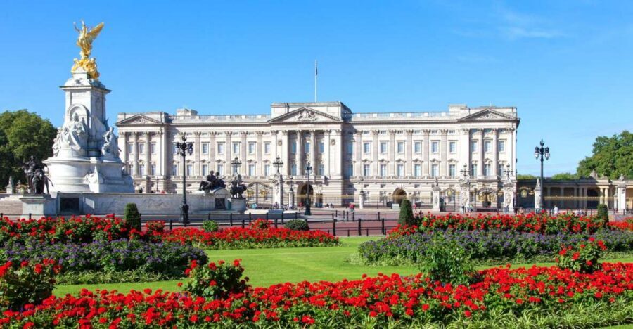 London Royal Tour - Buckingham Palace Entry - 12 guests 2,5h - A small-group royal walk that actually makes sense