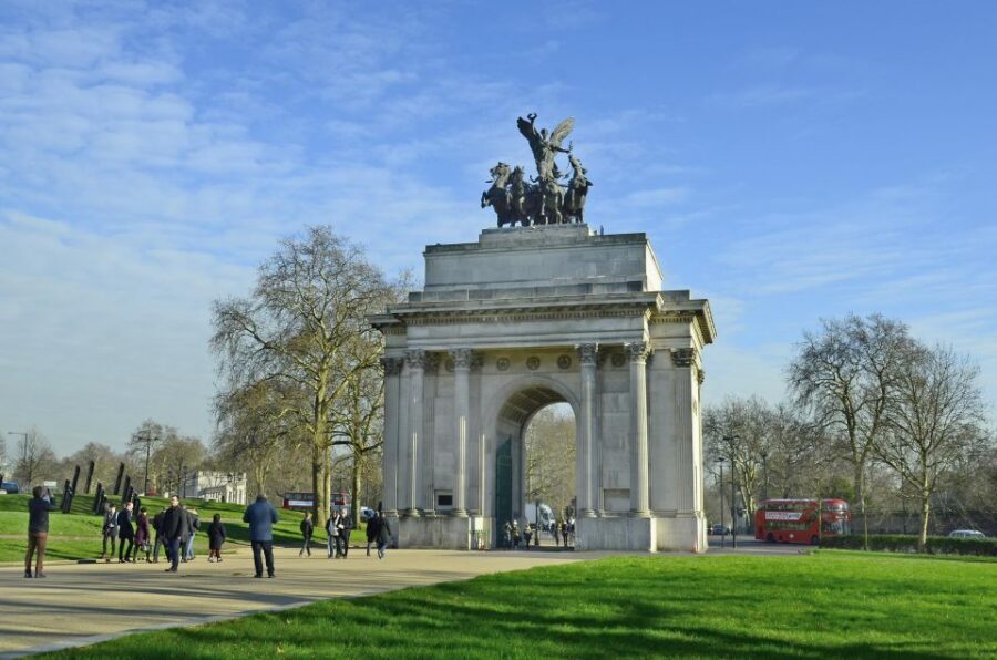 London Royal Tour - Buckingham Palace Entry - 12 guests 2,5h - Buckingham Palace Garden and the State Rooms: context before you enter