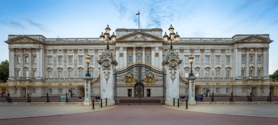 London Royal Tour - Buckingham Palace Entry - 12 guests 2,5h - Why the guide’s tone matters more than you think