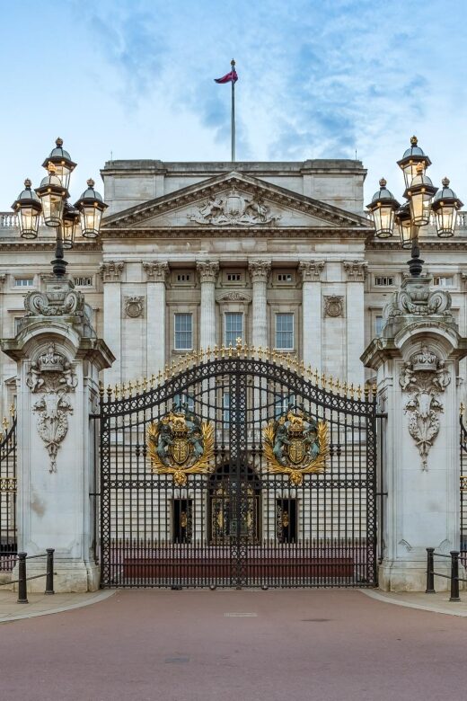 London Royal Tour - Buckingham Palace Entry - 12 guests 2,5h - Hyde Park and Henry VIII: the opening that sets the tone