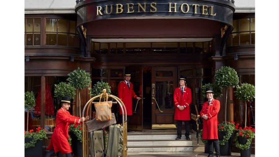 London: Royal Tour with Afternoon Tea at the Rubens - The bus loop: Westminster Abbey to Big Ben in a single hour