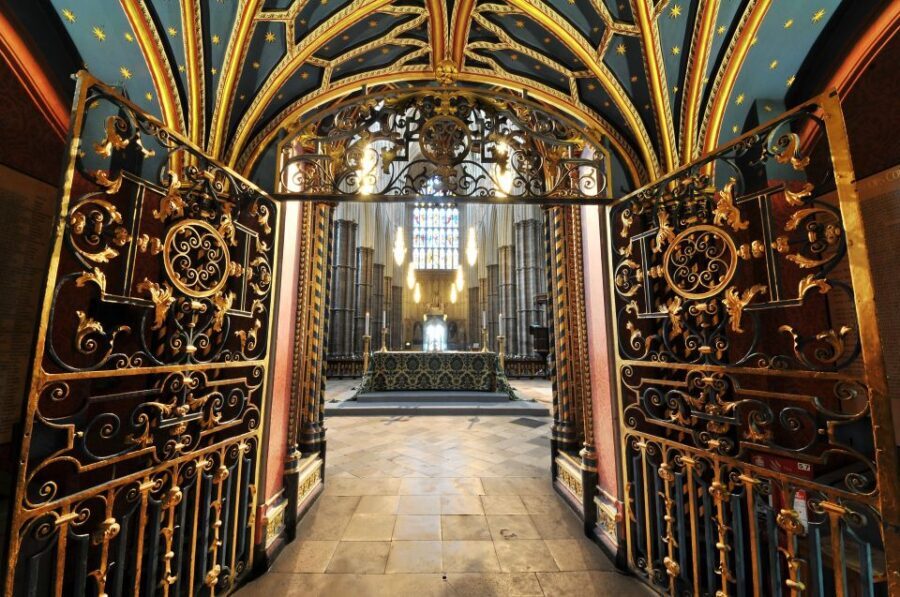 London: Royal Tour with Westminster Abbey & Afternoon Tea - Royal London by coach: what the morning ride really delivers