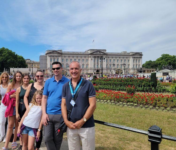 London: Royal Walking Tour and Buckingham Palace Audio Tour - Inside Buckingham Palace: Audio-First Storytelling in English