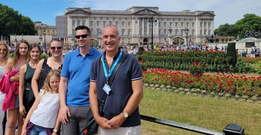 London: Royal Walking Tour and Buckingham Palace Audio Tour - Skip-the-Line Buckingham Palace Entry: How the Timing Works