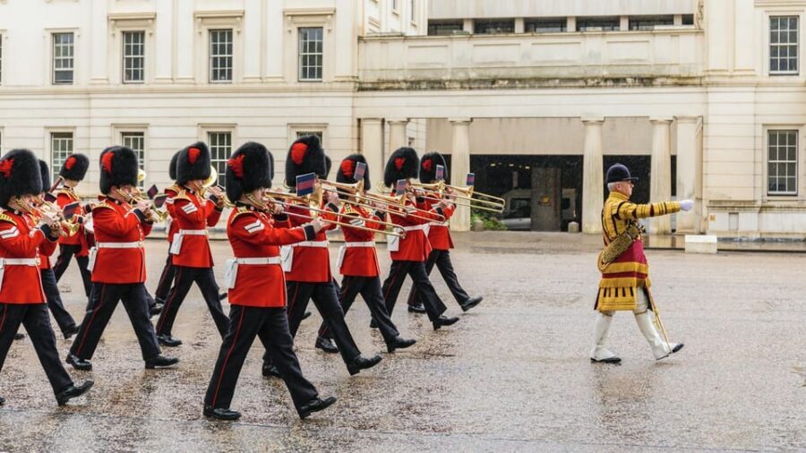 London: Royal Walking Tour with Guard Change & Royal Mews - Starting at Canada Gate: where the tour actually begins