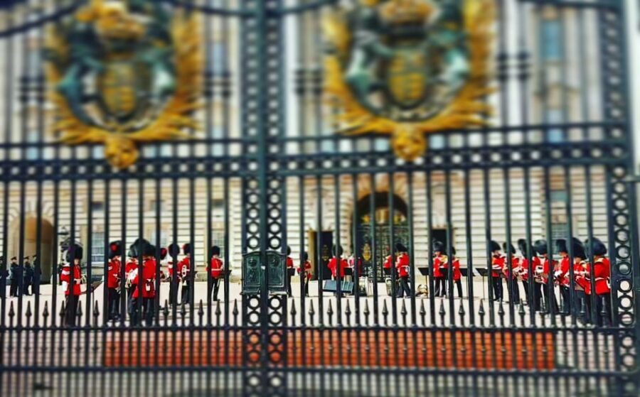 London: Royalty Walking Tour with Changing of The Guard - 10 Downing Street and Parliament Square: walking up to the symbols