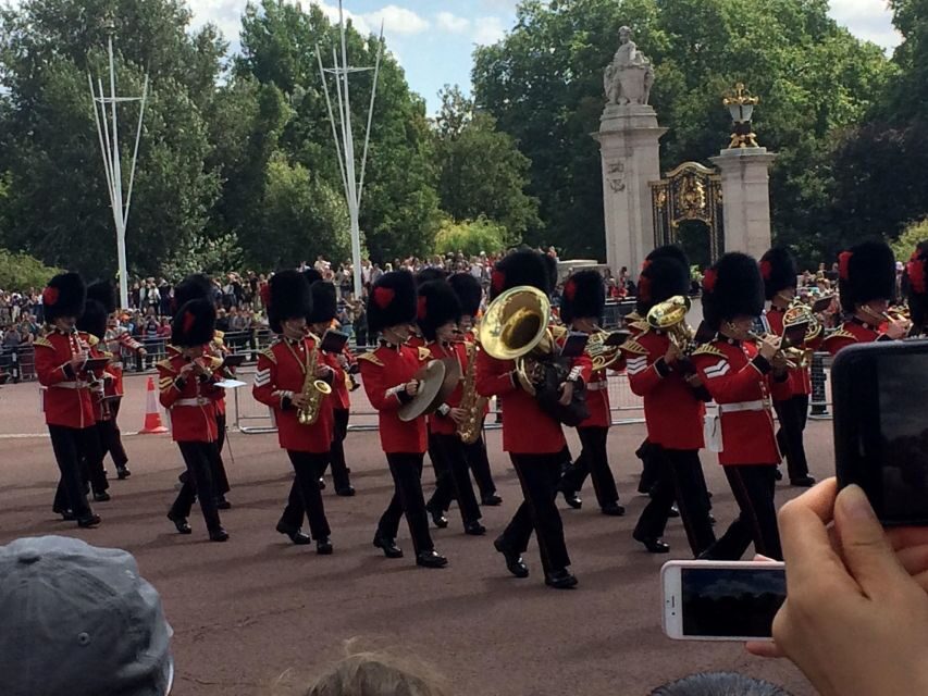 London: Royalty Walking Tour with Changing of The Guard - Westminster Abbey: closing the loop on the Royal theme