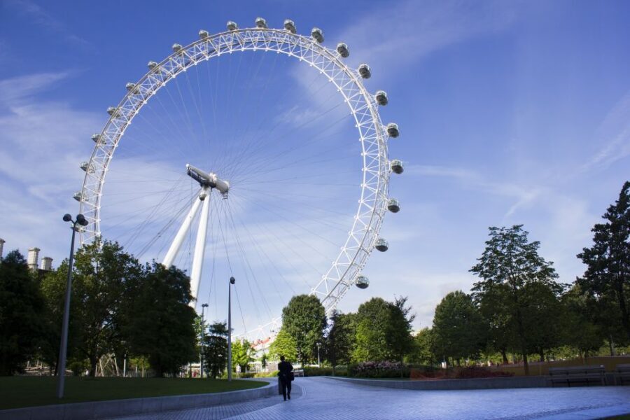London: SEA LIFE & London Eye Combo Ticket - SEA LIFE London Aquarium at South Bank: A Waterworld Built in Chapters