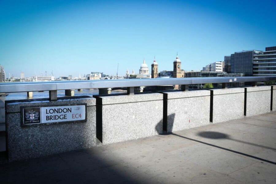 London: See 40+ London Sights – Fun Local Guide - A 40+ Sight Walk That Links Westminster, Southbank, and the City