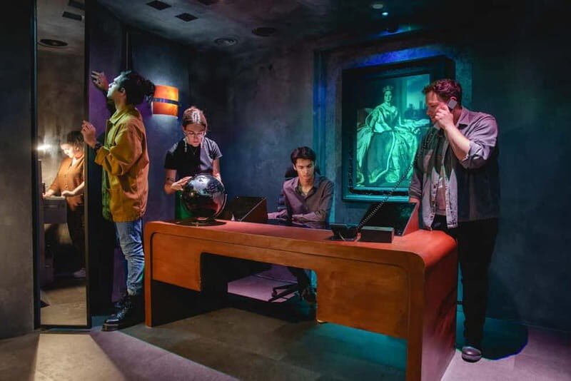 London: Sherlock Escape Rooms - Sherlock Sets and the Race to Save London