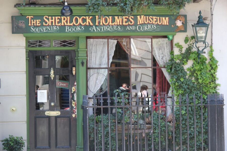 London: Sherlock Holmes Guided City Walking Tour - Barts Hospital: Watson’s training and why it feels real