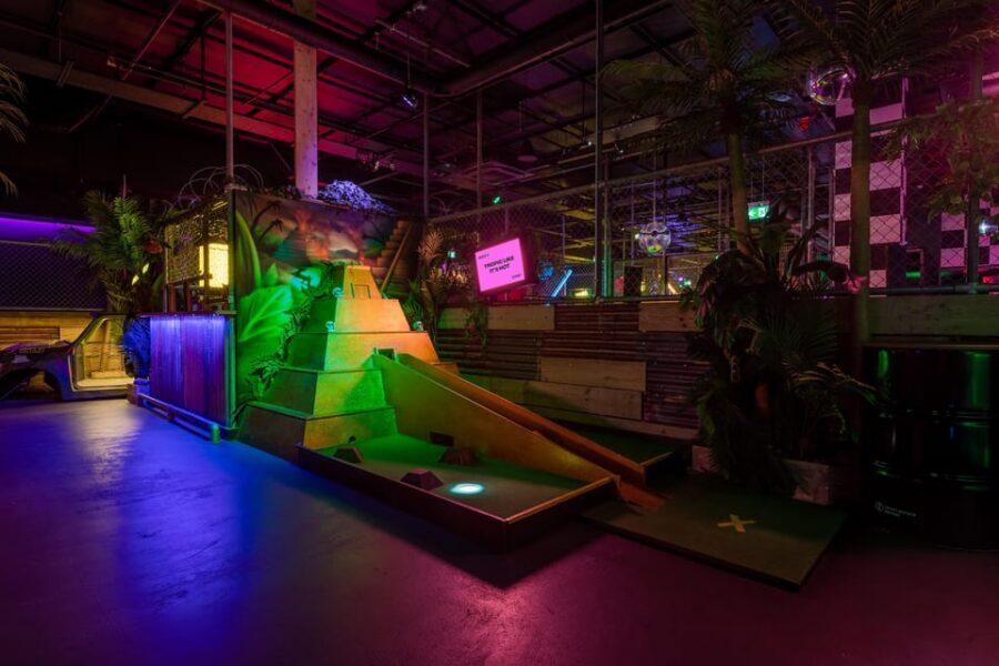 London: Shoreditch Junkyard Golf Tickets for 9 or 18 Holes - Getting there and choosing your time slot near Liverpool Street