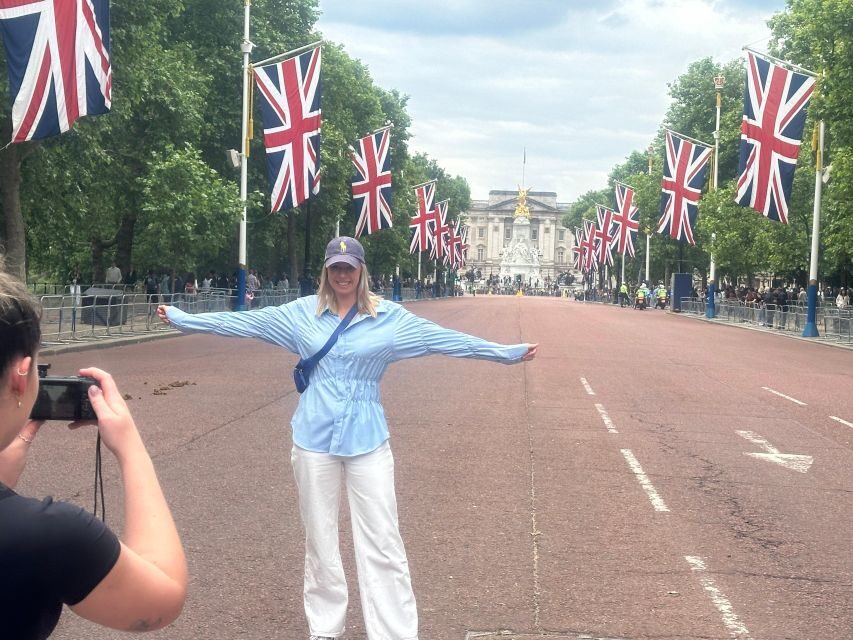 London: Sightseeing Black Cab Tour with Hotel Pickup - Buckingham Palace and St Paul’s Cathedral: Royal Front Doors and a Skyline Icon