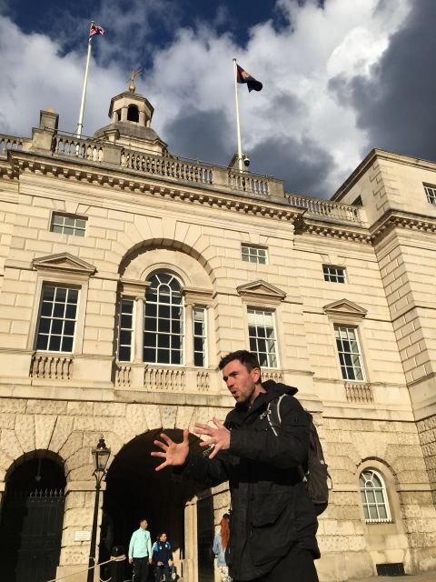 London: Sightseeing Tour - in clear, slow English - Buckingham Palace and the Changing of the Guard in clear, slow detail