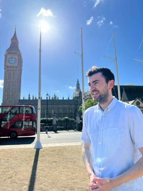 London: Sightseeing Tour - in clear, slow English - Big Ben and the Houses of Parliament: where timing becomes part of the show