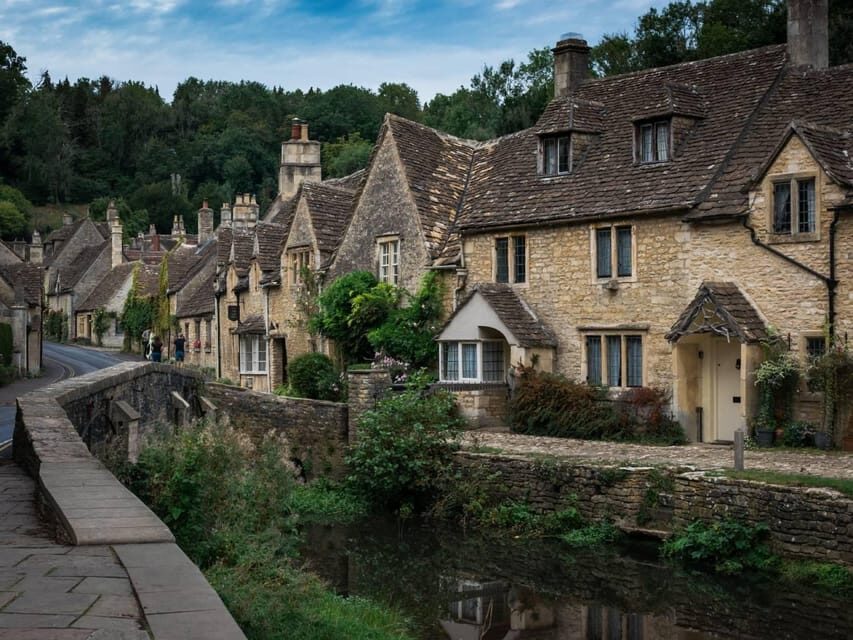 London: Small Group Cotswolds Trip with Bourton-on-the-Water - Stow-on-the-Wold Market Town: Stone Streets and Shop Time