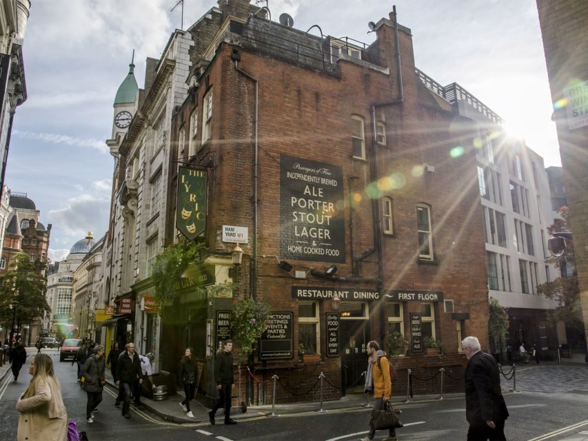 London Soho District - Guided Walking Tour 12 guests 2,5h - Piccadilly Circus and the Golden Square story: lights plus politics