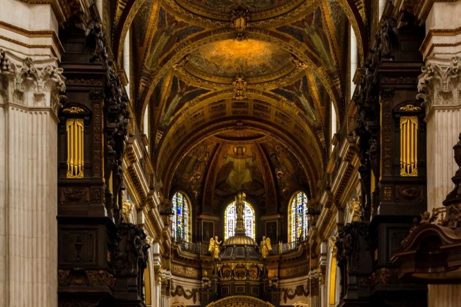London: St Paul's Cathedral Entry Ticket - The included touchscreen multimedia guide: why it works