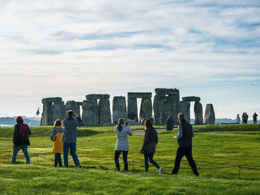 London: Stonehenge, Avebury & Silbury Hill Day Trip - Luxury Coach and Live Commentary: Comfort With a Clear Schedule