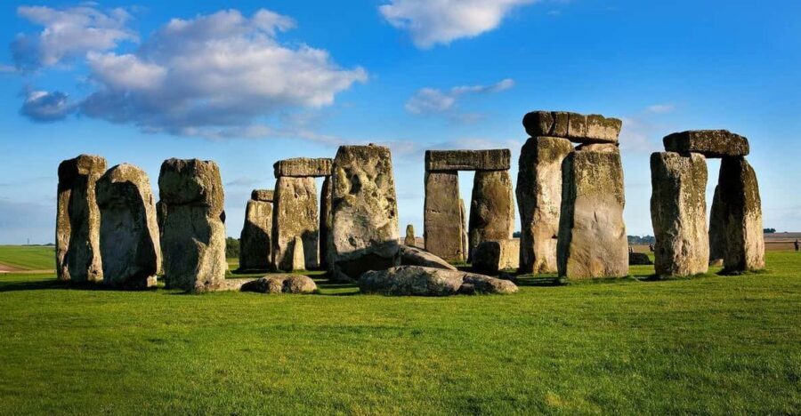 London: Stonehenge & Bath Day Trip with Optional Roman Baths - Getting Out of London: Victoria Coach Station to the English countryside