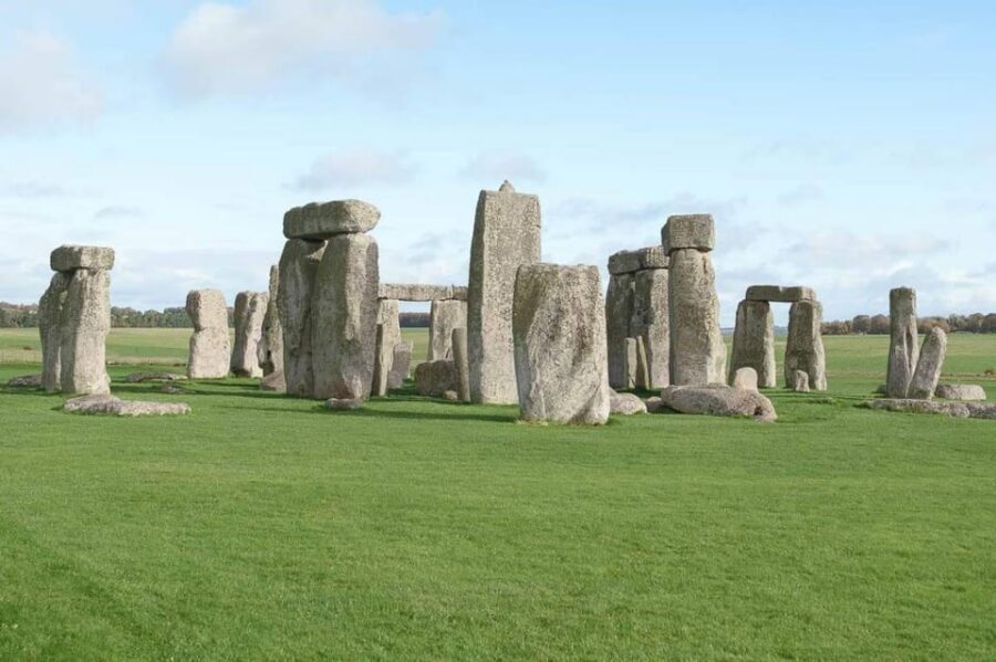 London: Stonehenge, Bath, Windsor, and Roman Baths Day Tour - Guide and driver quality: why names like Kelly and Jay come up often