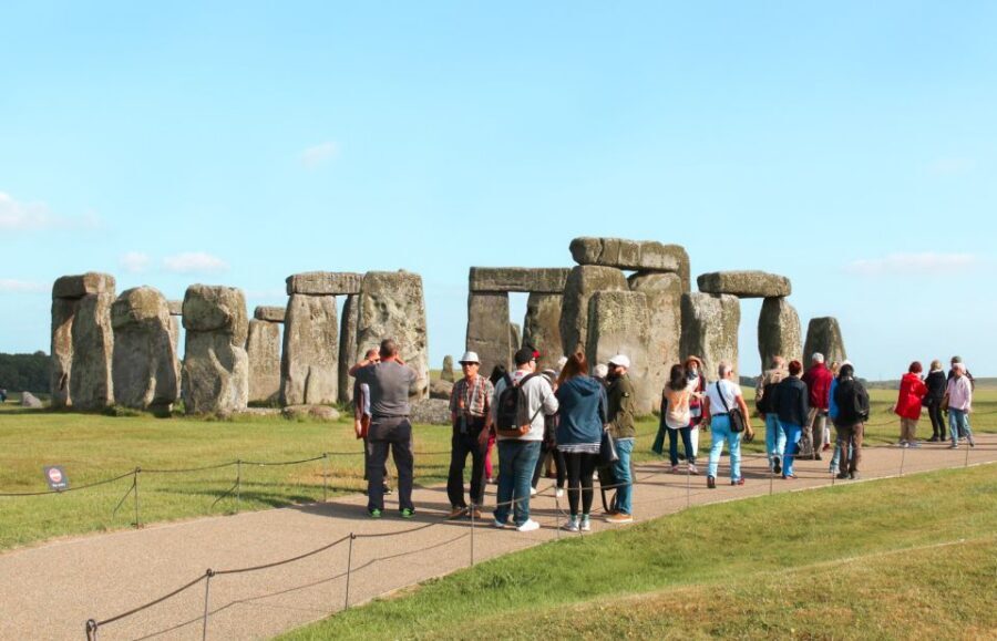 London: Stonehenge, Windsor, and Bath Day Trip by Bus - London to Windsor by Coach: Start Smooth, Then Go Royal